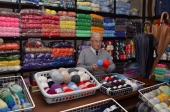 70 anos atrás de um balcão